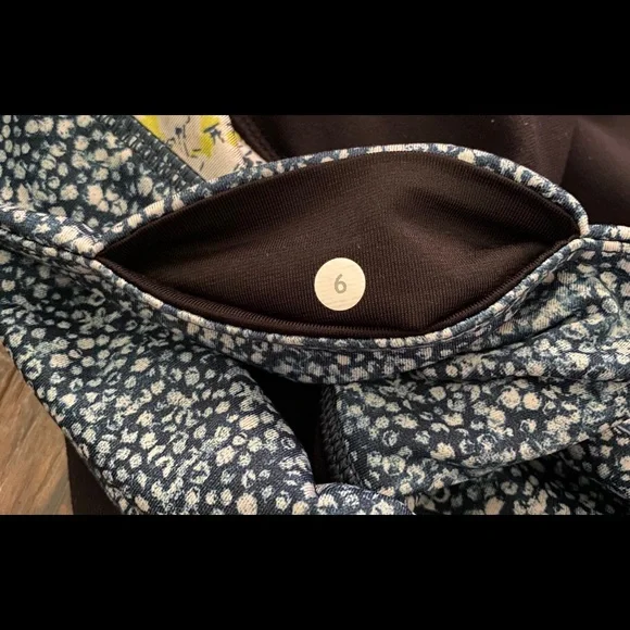 Lululemon Flare Yoga Pants Leggings Sz 6 - Picture 5 of 6